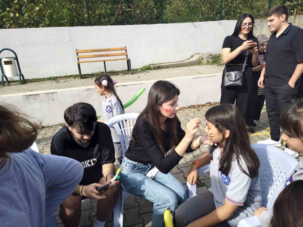 Zonguldak'ın Alaplı ilçesindeki Mollabey İlkokulu, Zonguldak Bülent Ecevit Üniversitesi işbirliğiyle