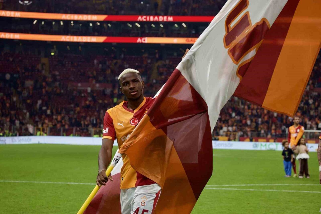 Nijeryalı futbolcu Victor Osimhen, Göztepe maçında attığı golle Galatasaray tarihindeki