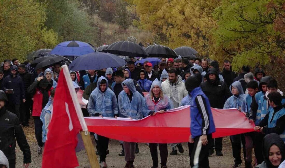 Çankırı’da İstiklal Yolu Yürüyüşü’ne Yağmura Rağmen Yoğun Katılım Gerçekleşti Çankırı'da düzenlenen "16. İstiklal Yolu Yürüyüşü" yağmura rağmen büyük ilgi