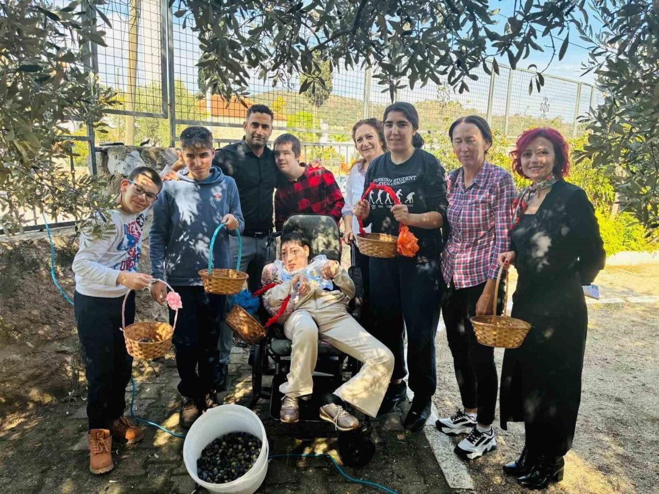 Bodrum'daki Yahşi Özel Eğitim Uygulama Okulu öğrencileri, öğretmen ve velilerin