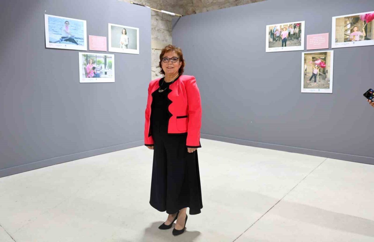 Adana’da Meme Kanserini Yenerek Hayata Taşınan Kadınların Hikayeleri ‘Hayat Güzel’ Sergisinde Sergilendi