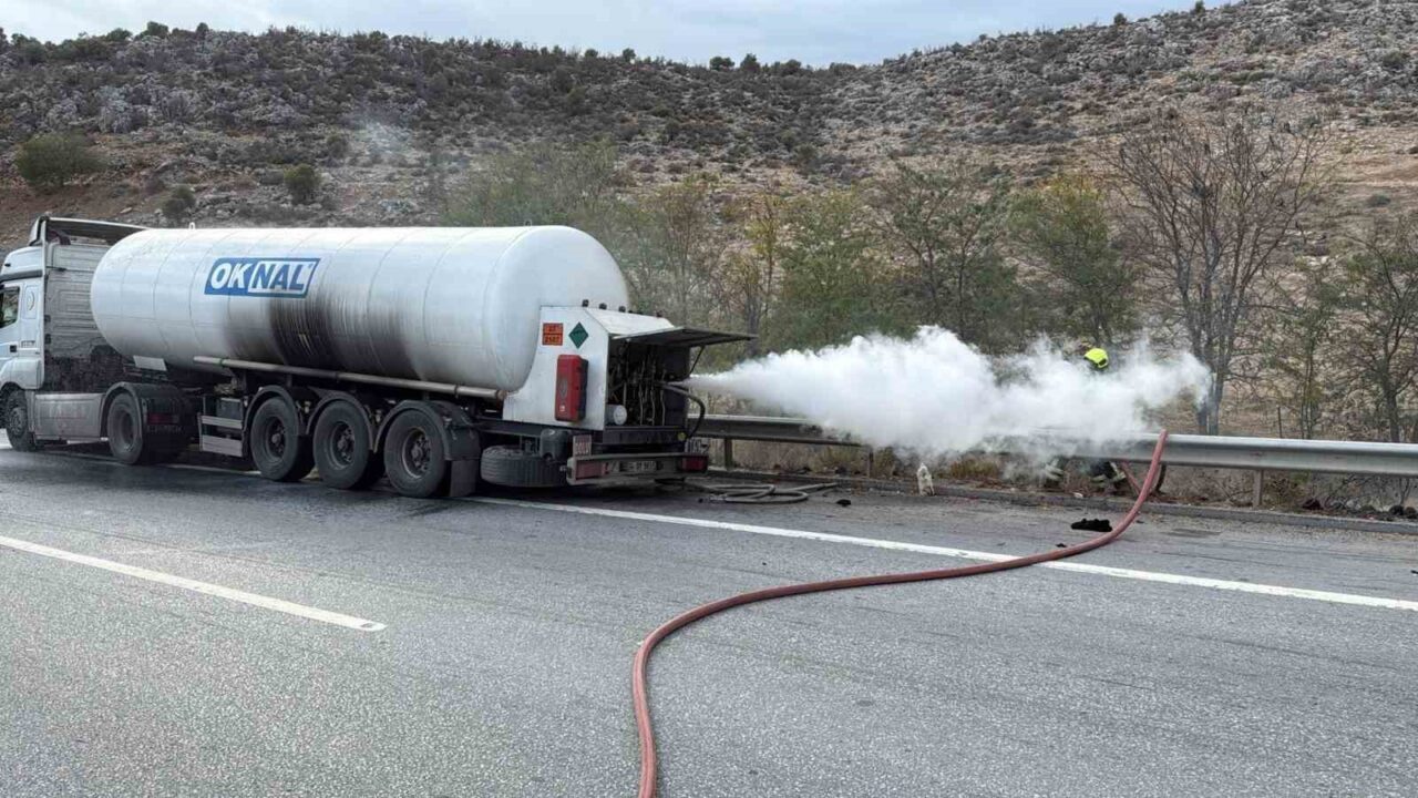 Mersin'de karbondioksit tankerinde çıkan yangın, sürücünün hızlı müdahalesi ve itfaiye
