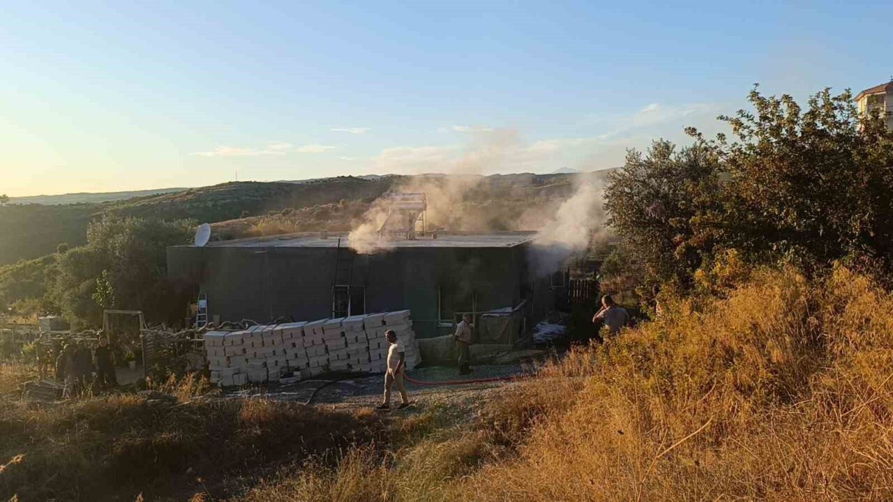 Manavgat'ta bir evde çıkan yangın, ev sahibinin oğlu Cengiz Ü.'nün