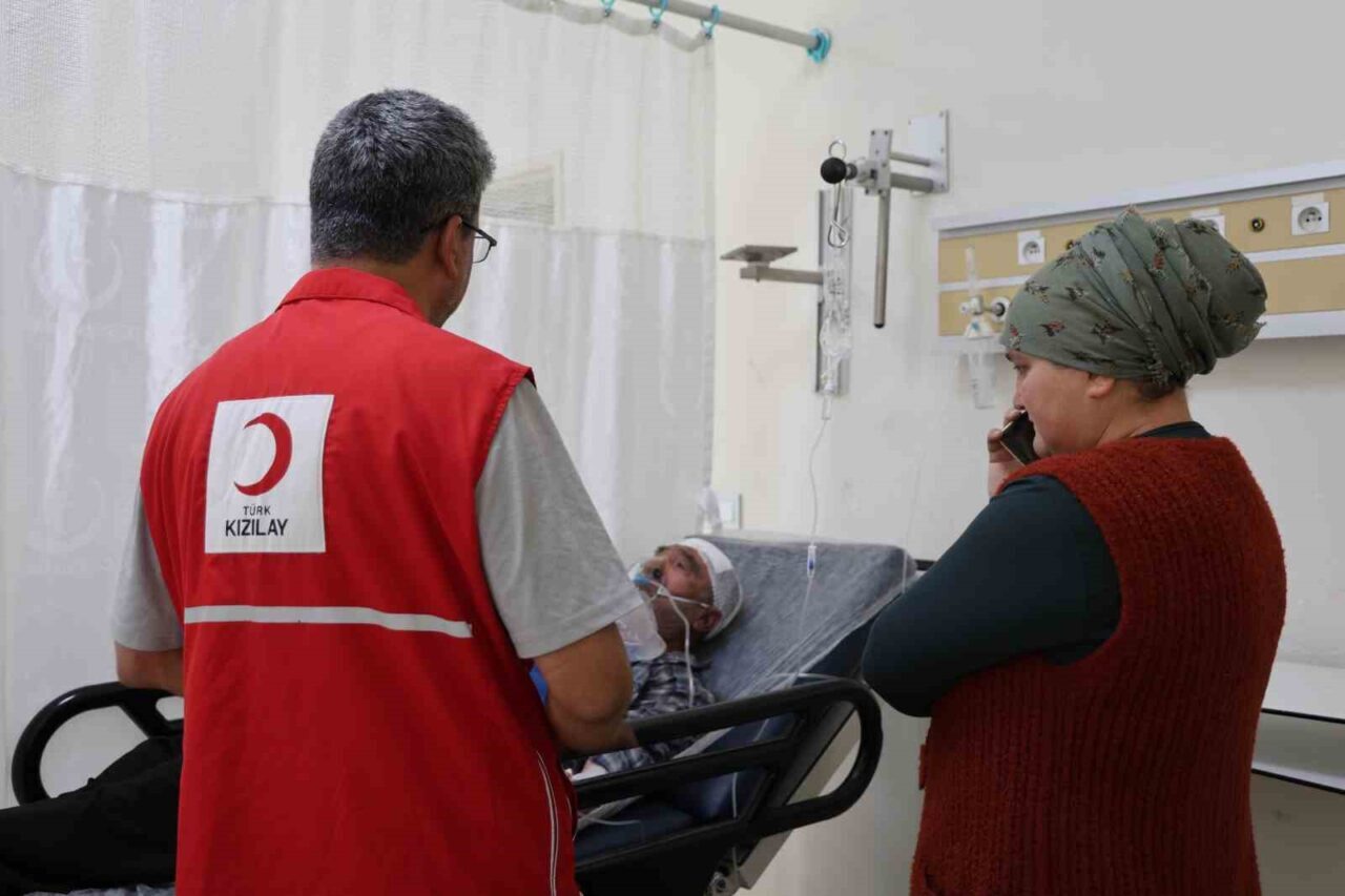 Adana'nın Saimbeyli ilçesinde çıkan yangında, engelli kardeşler Mustafa (84) ve