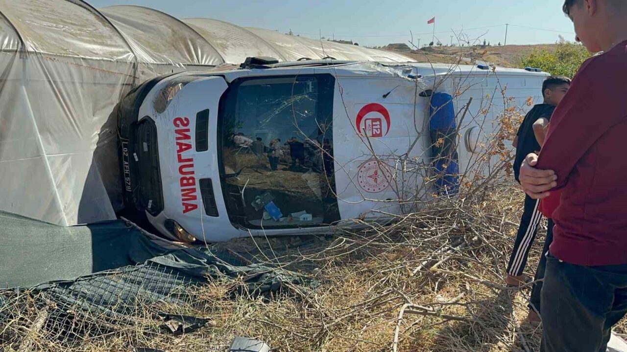 Samsat’ta Kavga Sonrası Yaralıları Taşıyan Ambulans, Otomobille Çarpıştı: 8 Yaralı