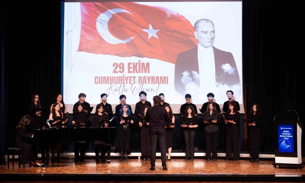 Yaşar Üniversitesi, Cumhuriyet'in 102. yılı etkinlikleri kapsamında konferans ve fotoğraf