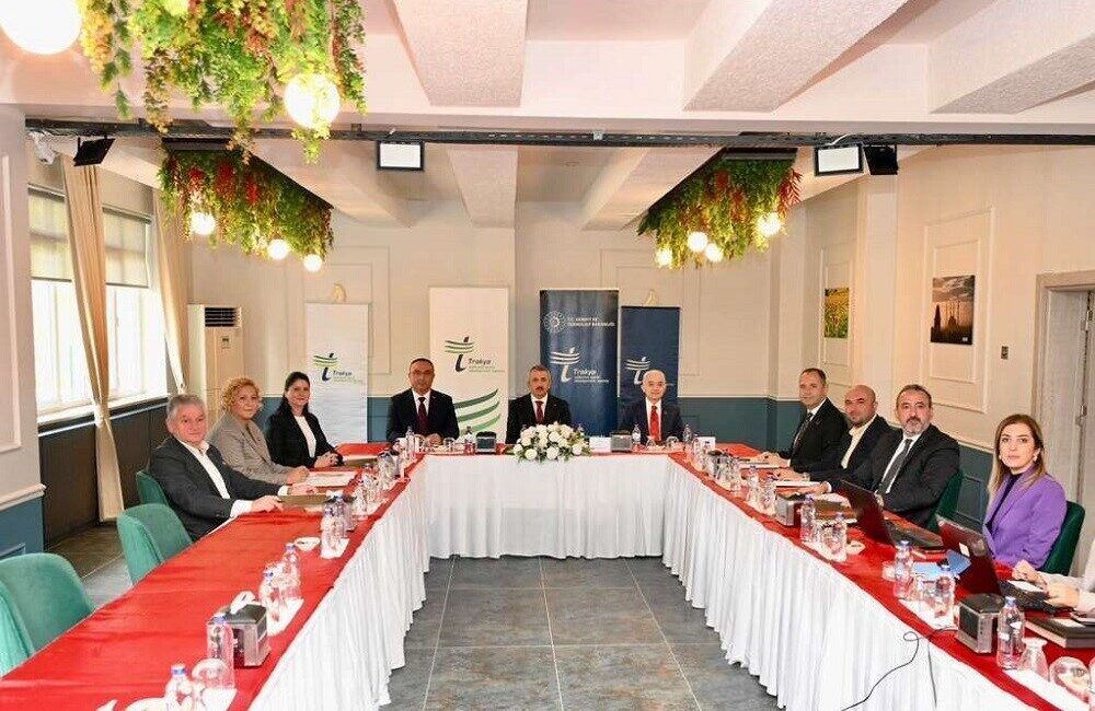 Trakya Kalkınma Ajansı, 2025 Ekim ayında Edirne’de olağan toplantısını gerçekleştirdi Trakya Kalkınma Ajansı’nın 2025 Ekim Ayı Olağan Toplantısı, Edirne Valisi