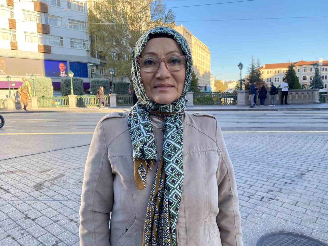 Eskişehir Valisi Hüseyin Aksoy, Aydın'daki yazlık konutunu satarak Fatih Mahallesi'ne