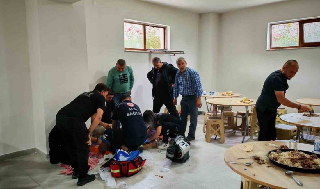 Bolu'nun Hıdırşeyhler köyündeki Hacet Bayramı'nda, Sami Ayvaz yediği et parçası