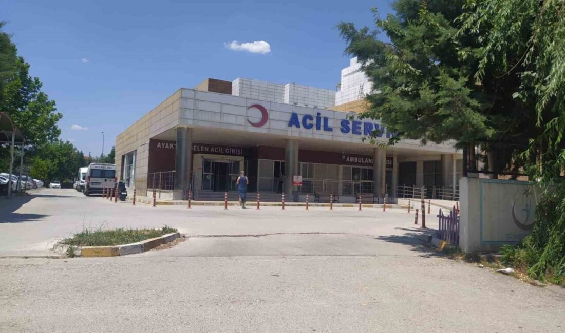 Denizli’nin Çivril Şehit Hilmi Öz Devlet Hastanesi’nde, gıda zehirlenmesi şüphesiyle