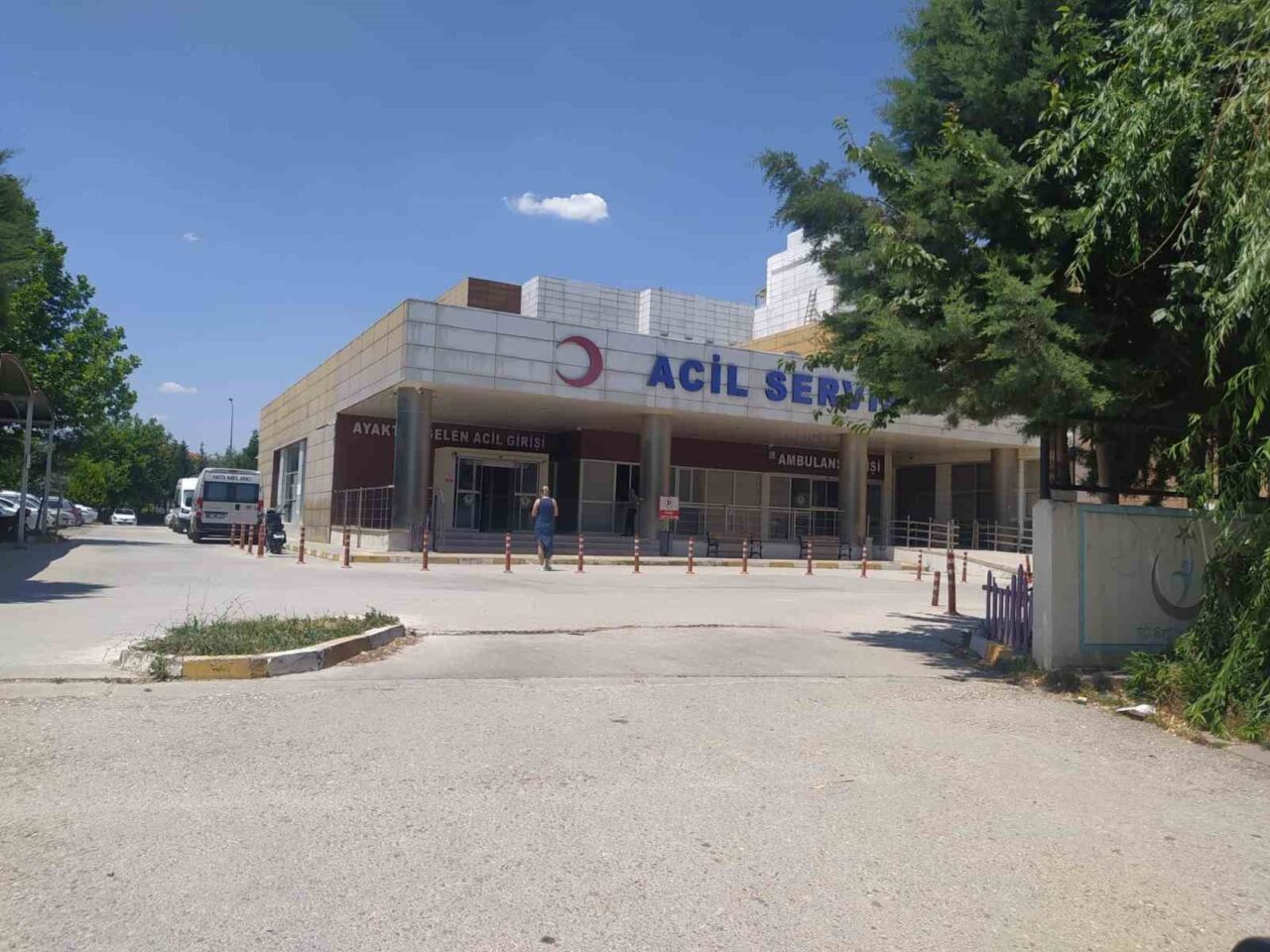 Denizli’nin Çivril Şehit Hilmi Öz Devlet Hastanesi’nde, gıda zehirlenmesi şüphesiyle