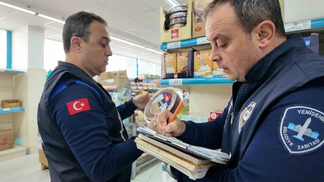 Yenişehir’de Zincir Marketlere Denetim: Başkan Özel, “Vatandaşlarımızın Güvenli Alışverişi için Ekiplerimiz Çalışmalarını Sürdürüyor”