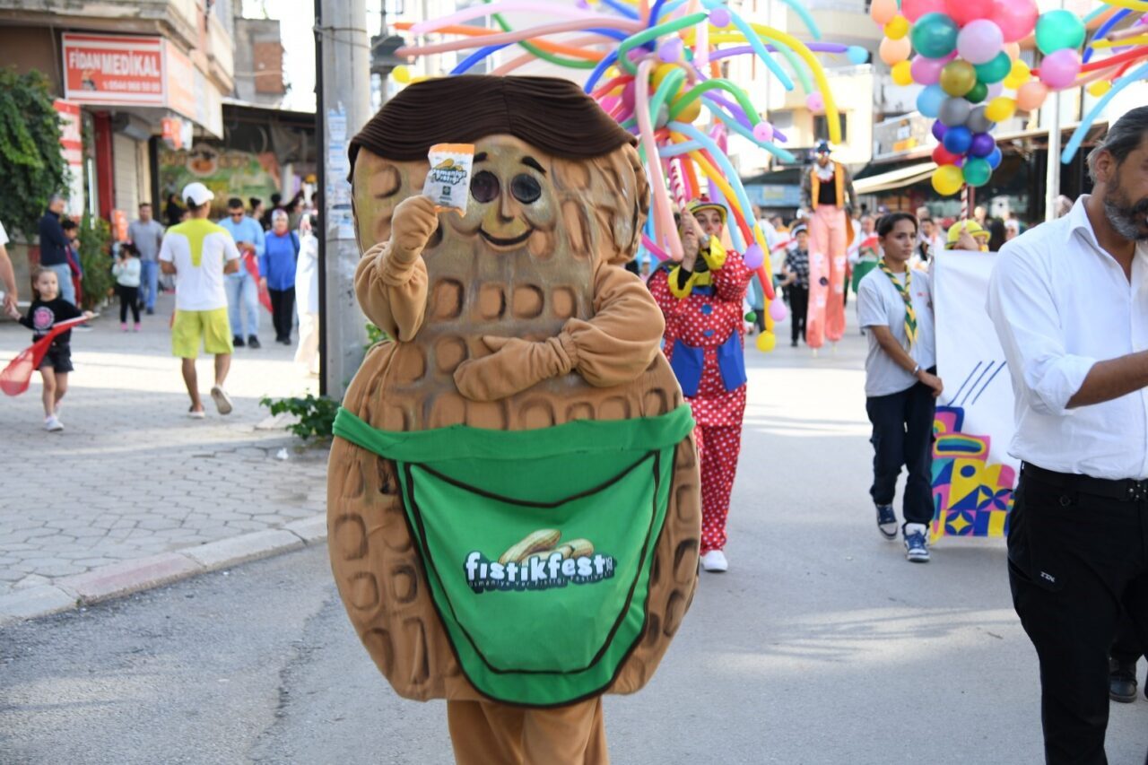 Osmaniye'nin coğrafi işaretli yerfıstığı, "FISTIKFEST 2025" festivaliyle kutlandı. Osmaniye Belediye