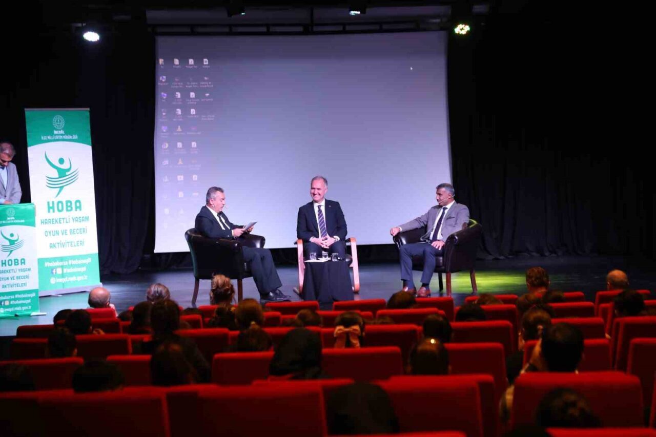 İnegöl’de düzenlenen "Yeşil Koltuk" söyleşisinde İnegöl Belediye Başkanı Alper Taban,