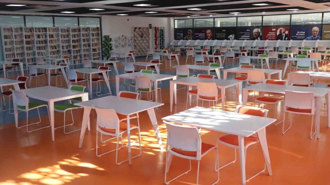 Yeşilyurt Belediyesi, Çilesiz Mahallesi'nde 250 kişilik modern bir kütüphane açtı.