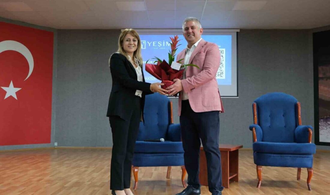 Yeşim Grup Sürdürülebilirlik Direktörü Mutlu Toksöz, Şükrü Şankaya Anadolu Lisesi'nde