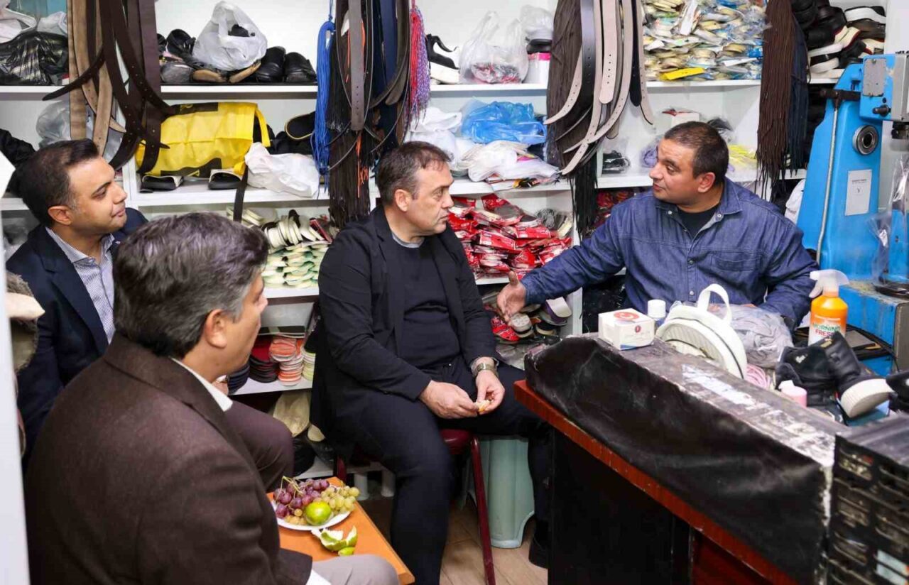 Bilecik Valisi Faik Oktay Sözer, Söğüt'te esnaf ziyareti yaparak Yılın