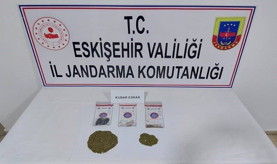 Eskişehir’de Yol Kontrolünde 6 Şüphelinin Üzerinden Uyuşturucu Madde Çıktı