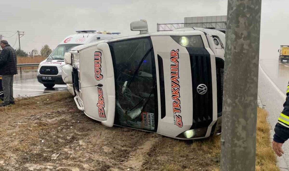 Kırklareli'nin Babaeski ilçesinde, yolcu minibüsünün devrilmesi sonucu 7 kişi yaralandı.