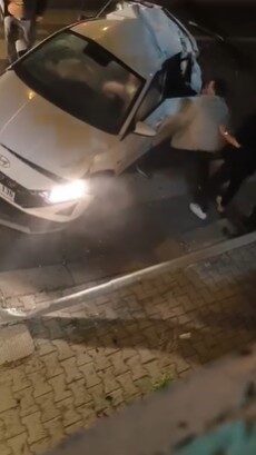 Antalya'nın Alanya ilçesinde D-400 karayolunda yolcu otobüsü ile otomobil çarpıştı.