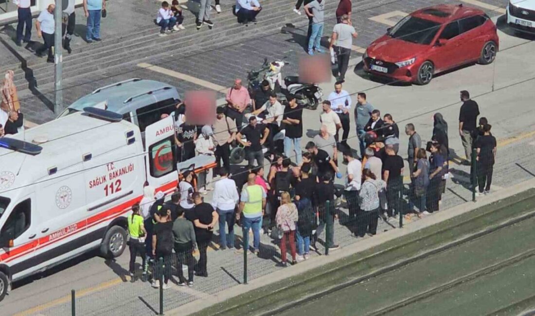 Gaziantep'in Şehitkamil ilçesinde, yolun karşısına geçmeye çalışan bir kadına motosiklet