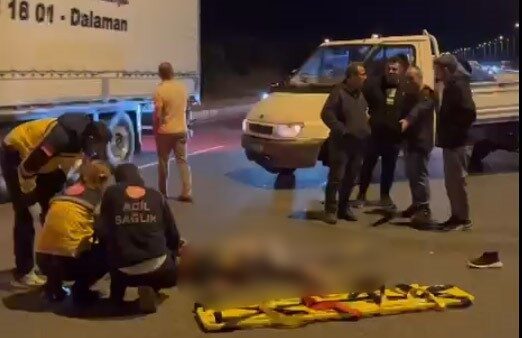 Balıkesir Edremit'te, 21 yaşındaki sağlık teknisyeni Özlem Korkmaz, karayolundan geçerken