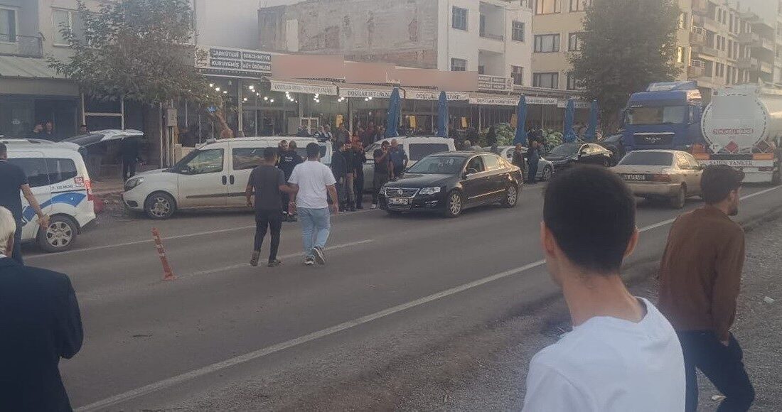 Adıyaman'ın Gölbaşı ilçesinde 75 yaşındaki Fadime Öztürk, Malatya Karayolu'nda yolun