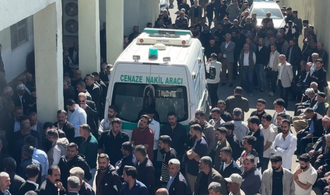 Yüksekova’da Bıçaklı Saldırıda Hayatını Kaybeden Genç İçin Soruşturma Başlatıldı, 8 Şüpheli Gözaltında Hakkari'nin Yüksekova ilçesinde bıçaklı saldırıda ağır yaralanan 21 yaşındaki Yusuf