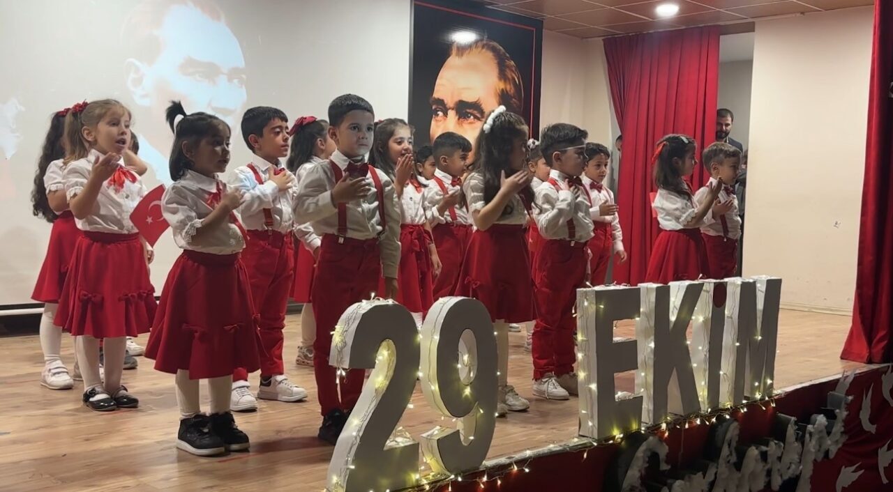 Hakkari'nin Yüksekova ilçesinde, 29 Ekim Cumhuriyet Bayramı etkinlikleri düzenlendi. Yüksekova