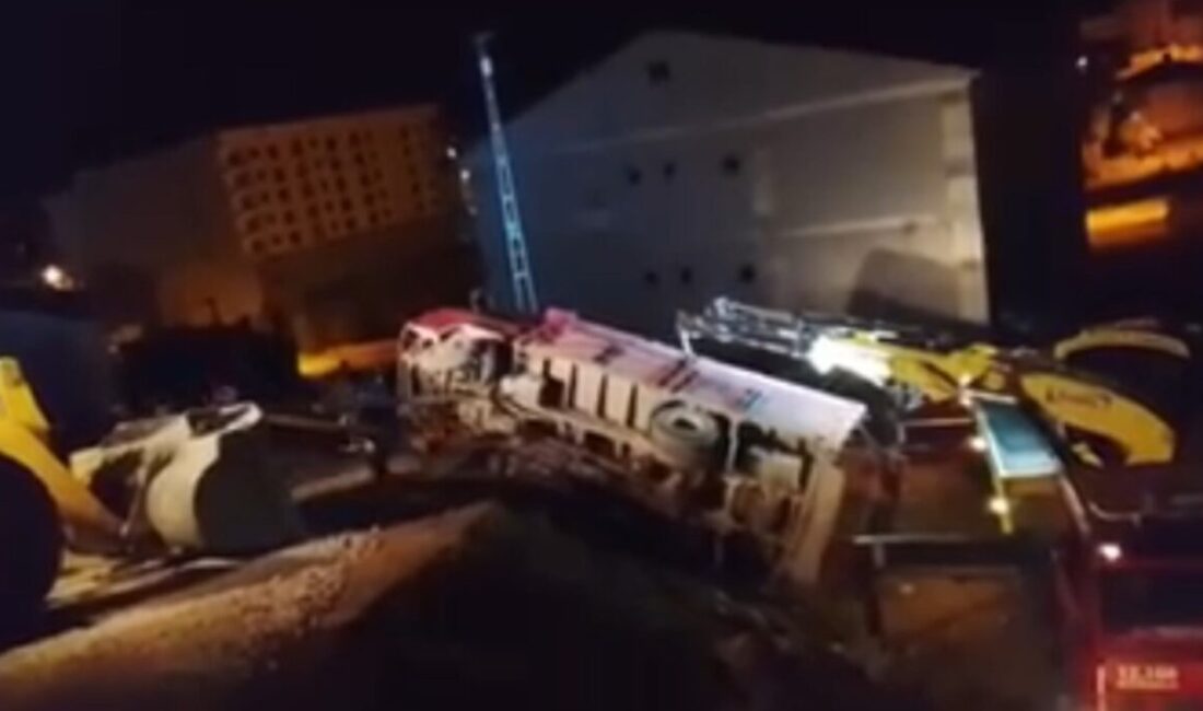 Hakkari'nin Yüksekova ilçesinde bir odun yüklü kamyonet devrildi. Olay, Esenyurt