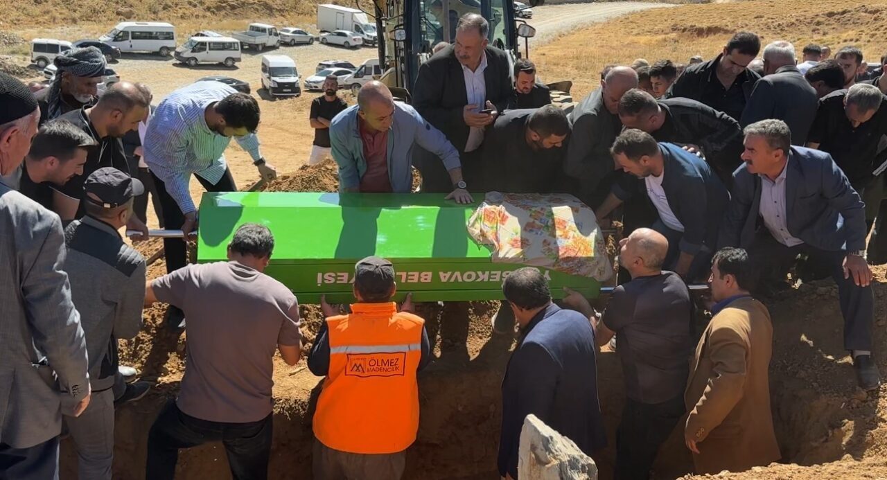 İstanbul Beylikdüzü'nde kaza sonucu yaşamını yitiren 15 yaşındaki Arnisa Bozkurt,