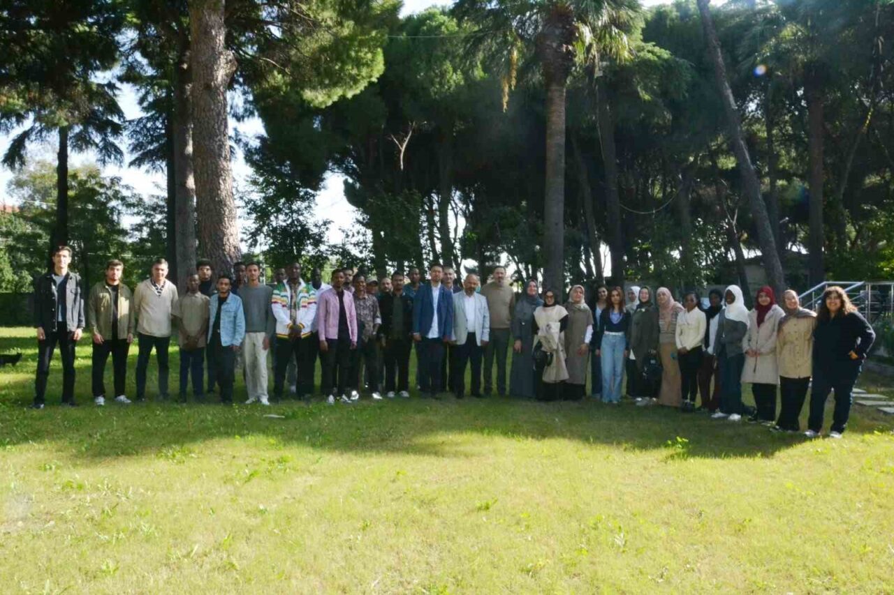 Manisa Uluslararası Öğrenci Derneği (MUDER), İçişleri Bakanlığı'nın desteğiyle "Yunus Emre'nin