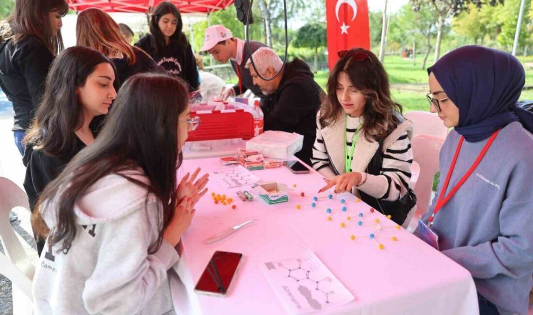 Manisa’da Bilim Şenliğinde Gençler Bilim ve Sanatla Buluşuyor "MANİFEST-Bilim ile Manisa’yı Aydınlat, Geleceği Şekillendir" temalı bilim şenliği, Atatürk