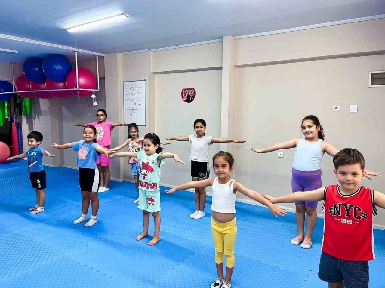 Yunusemre Belediyespor, bu kış çocuklar için futbol, yüzme, voleybol ve