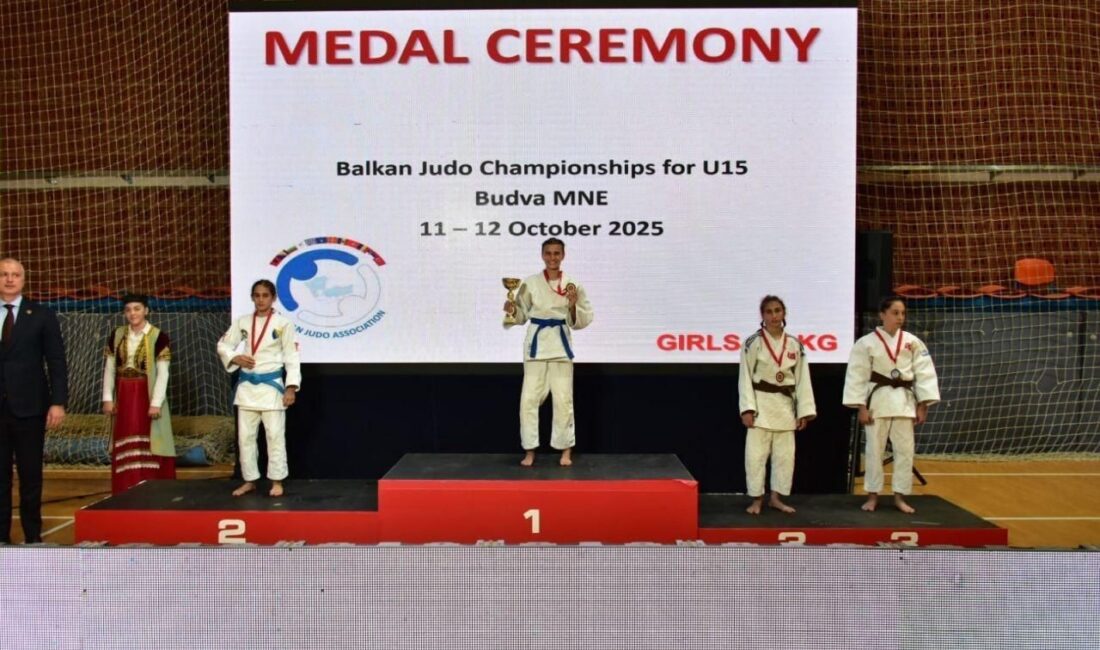 Yunusemre Belediyesporlu Rabia Tekin, Yıldızlar Balkan Judo Şampiyonası’nda altın madalya ile Türkiye’ye gurur yaşattı Yunusemre Belediyespor'un milli judocusu Rabia Tekin, Karadağ'da düzenlenen Yıldızlar Balkan