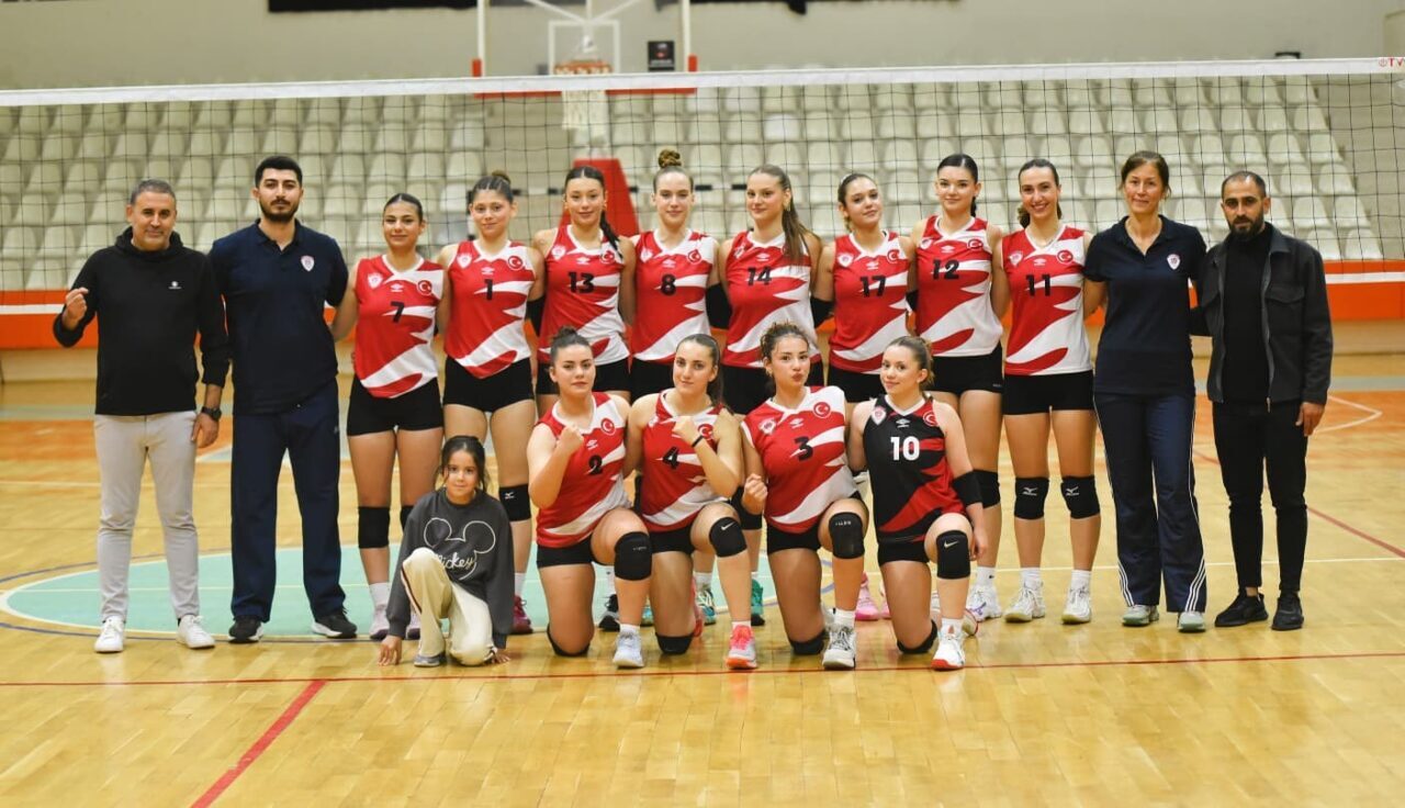 Yunusemre Belediyespor, Kadınlar Voleybol 2. Ligi’nde Altay’ı yenerek sezonun ilk galibiyetine ulaştı