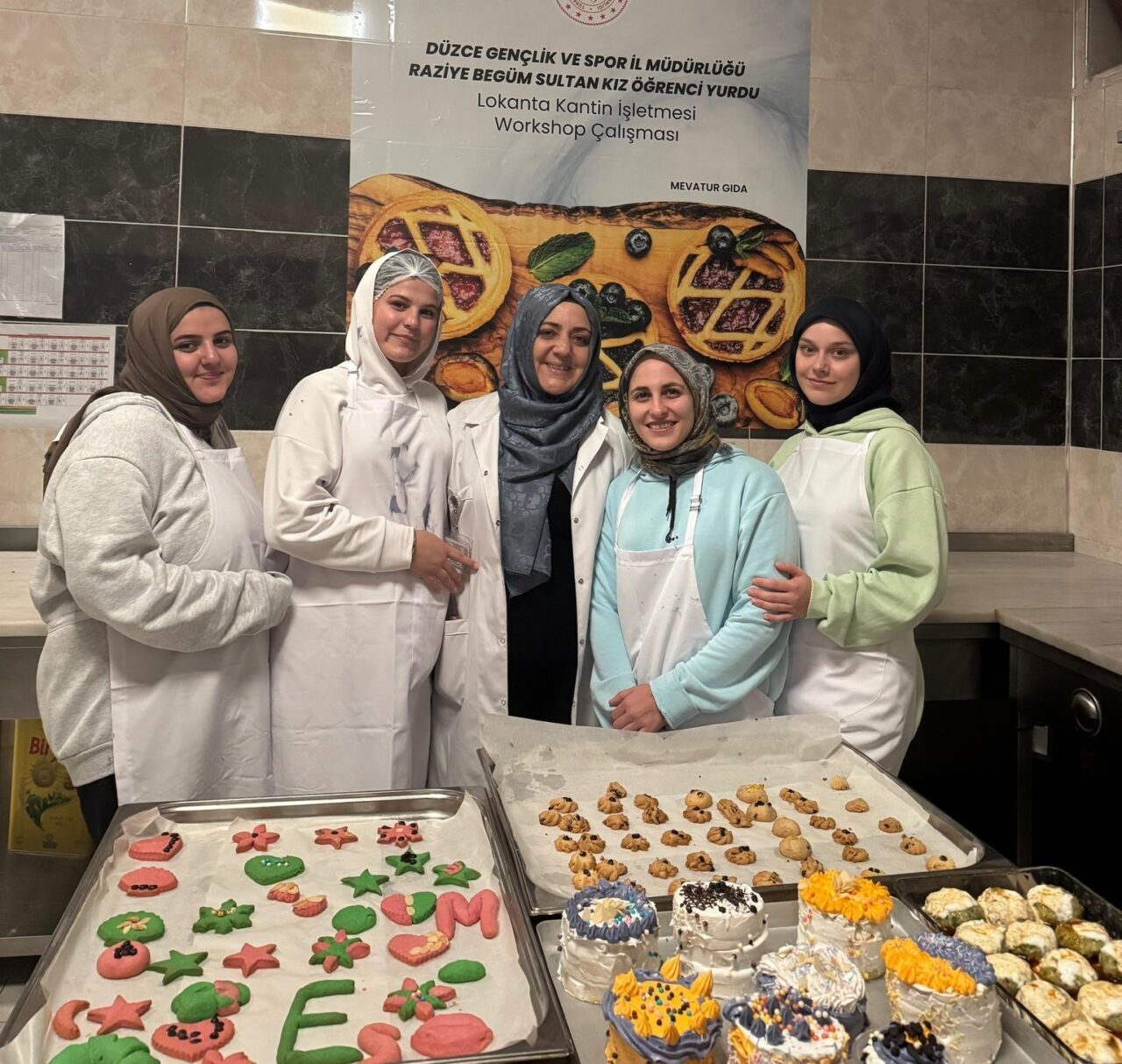 Düzce Üniversitesi'nde kalan kız öğrenciler, Raziye Begüm Sultan Yurdu'nda düzenlenen