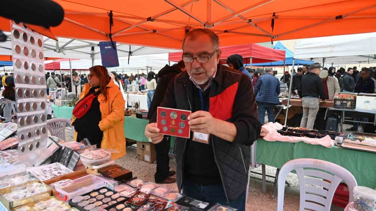 Eskişehir'deki antika pazarı, 5 TL'den 5 bin TL'ye kadar fiyatlarla