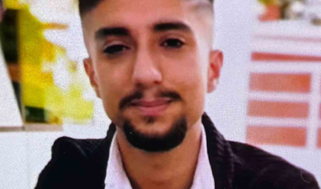 İstanbul Zeytinburnu'nda yaşanan bıçaklı kavgada 27 yaşındaki A.D. hayatını kaybederken,