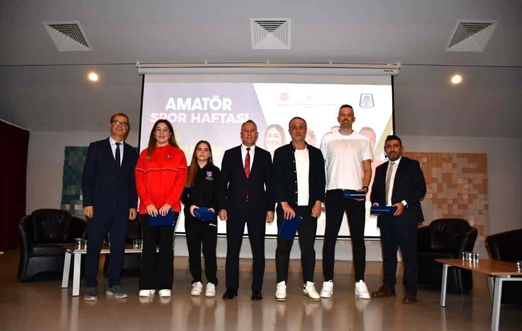 Amatör Spor Haftası etkinlikleri çerçevesinde düzenlenen "Zirvedeki Sporcu Buluşmaları", Sırrı