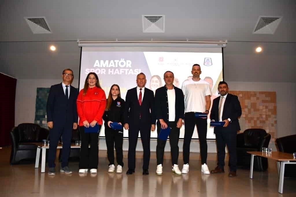 Amatör Spor Haftası etkinlikleri çerçevesinde düzenlenen "Zirvedeki Sporcu Buluşmaları", Sırrı