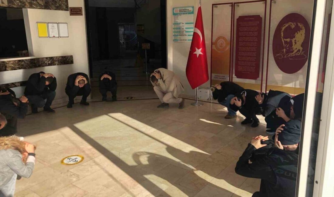 Zonguldak'ta "Afet ve Acil Durum Farkındalık Ayı" etkinlikleri çerçevesinde, deprem
