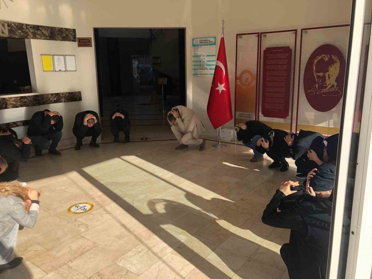 Zonguldak'ta "Afet ve Acil Durum Farkındalık Ayı" etkinlikleri çerçevesinde, deprem