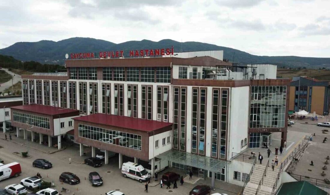 Zonguldak'ın Çaycuma ilçesinde 16 yaşındaki B.T., karın ağrısı ile gittiği