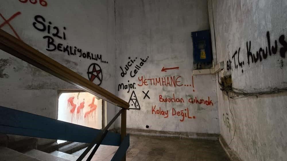 Zonguldak'ın Ereğli ilçesindeki Bozkuş Pasajı'nda bulunan ruhsatsız "Yetimhane" korku evi,