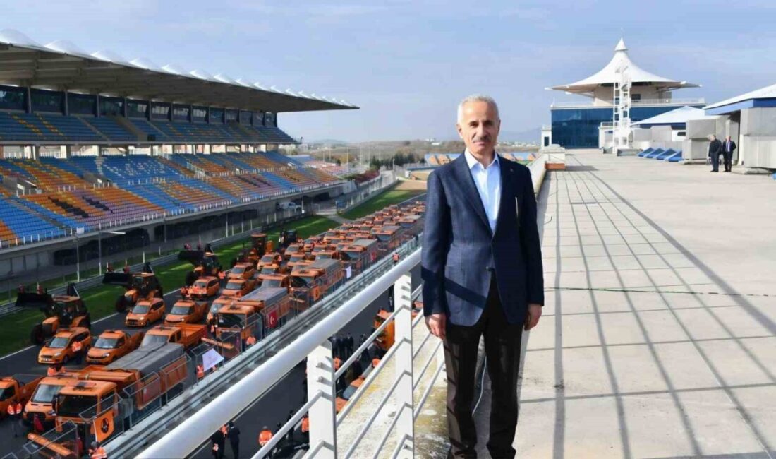 Ulaştırma ve Altyapı Bakanı Abdulkadir Uraloğlu, zorunlu kış lastiği uygulamasının
