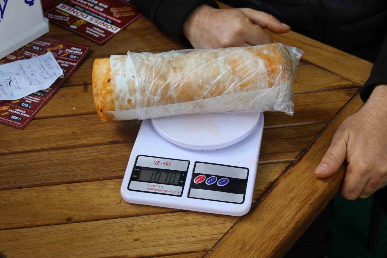 Eskişehir’de döner dükkanı işleten Suat Gelin, Hatay usulü 1 kilogramlık