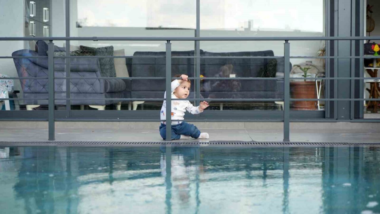 Sakarya'nın Hendek ilçesinde 10 aylık Toprak bebeğin havuza düşmesi sonucu