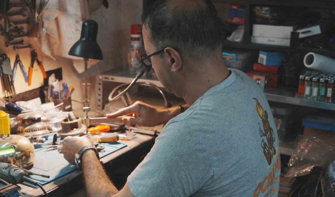 Derince’de Antika Metal İşleriyle Sosyal Medyada Talep Toplayan Ender Samsa’nın Başarı Hikayesi Derince’deki "Ocakhane" atölyesinde antika onarımı ve metal tasarım yapan Ender