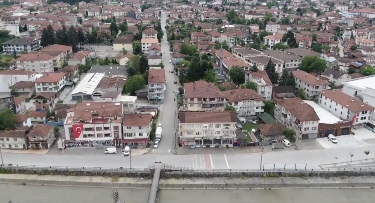 Düzce Belediye Başkanı Faruk Özlü, 12 Kasım 1999 Düzce Depremi’nin